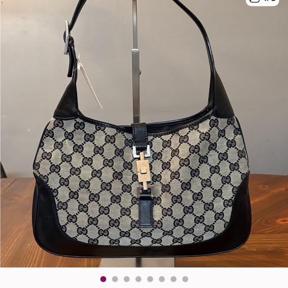 Heart-Shaped Red and Pink Decorations - Picture 3 of 16